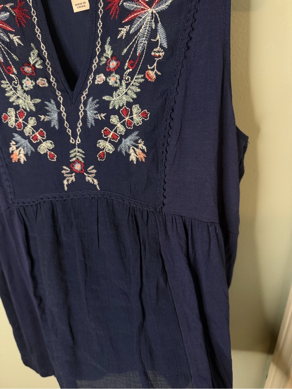 Knox Rose Navy Embroidered V-Neck Sleeveless Camisole - Picture 5 of 5
